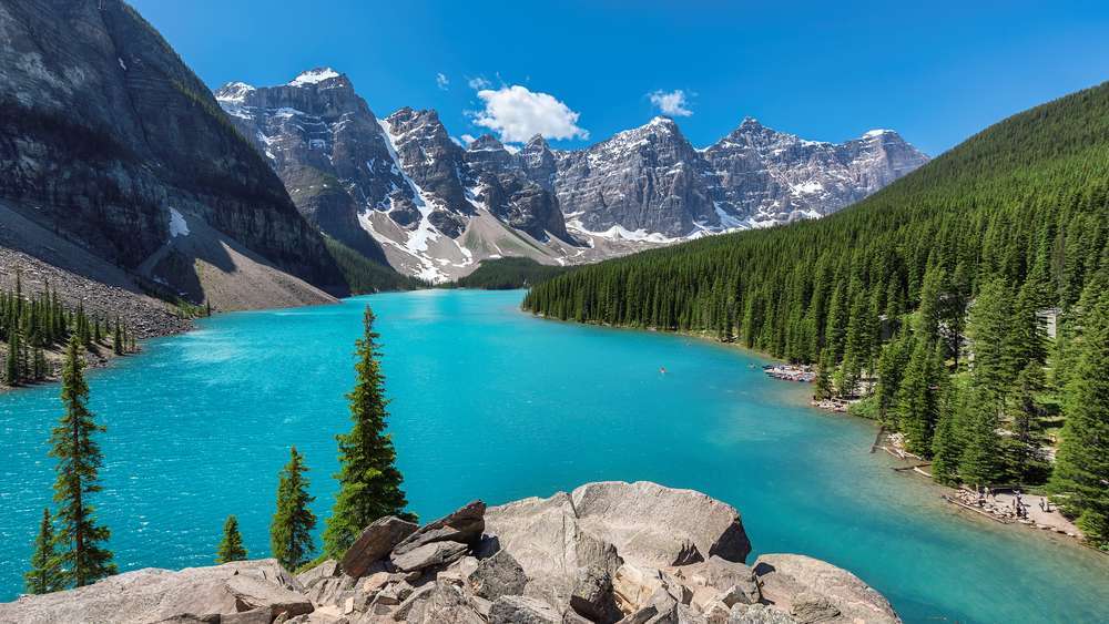  Beautiful Moraine Lake