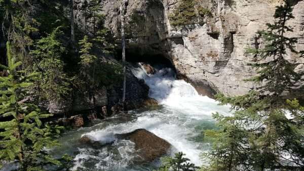 maligne canyon