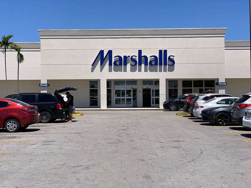 Canadian Discount Store Chain