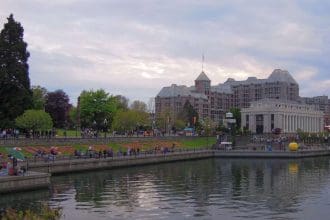 what to see on vancouver island