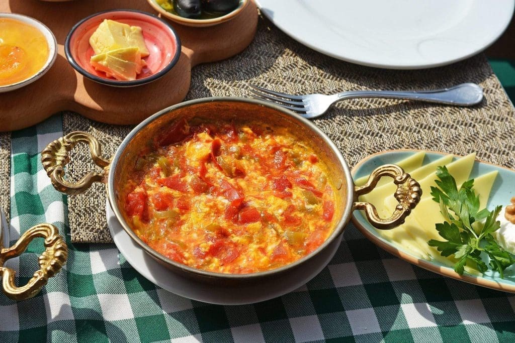 Menemen, Turkish breakfast