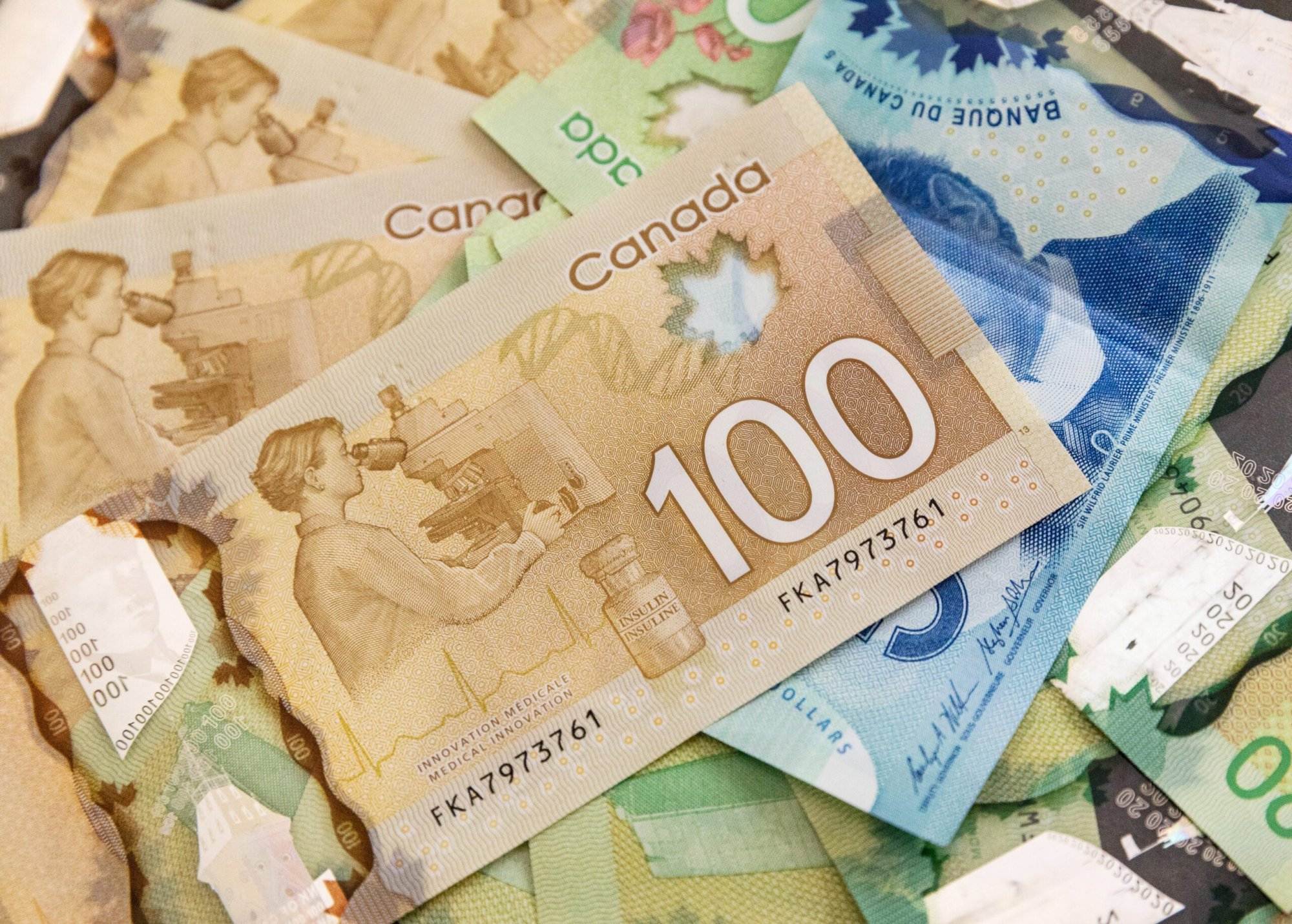 How to tell if Canadian money is real