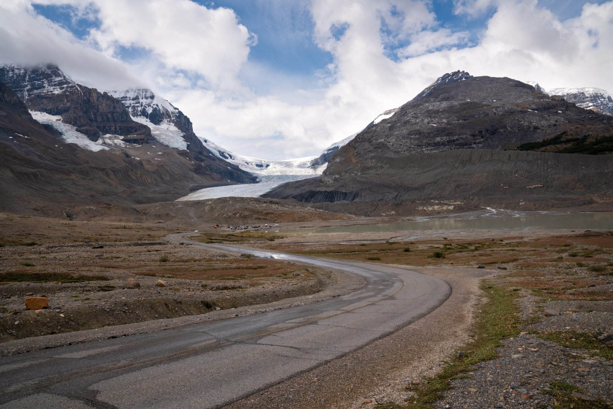 An empty road at the Icefield Parkway in Jasper National Park, 