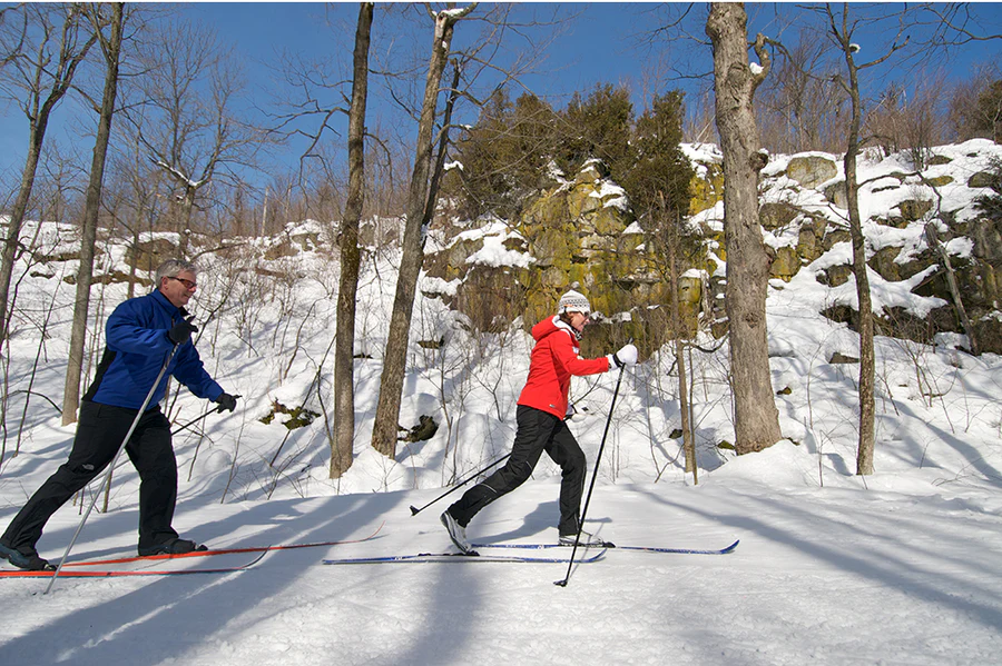 People skiing on snowy ground in the Blue Mountains Scenic Caves.
