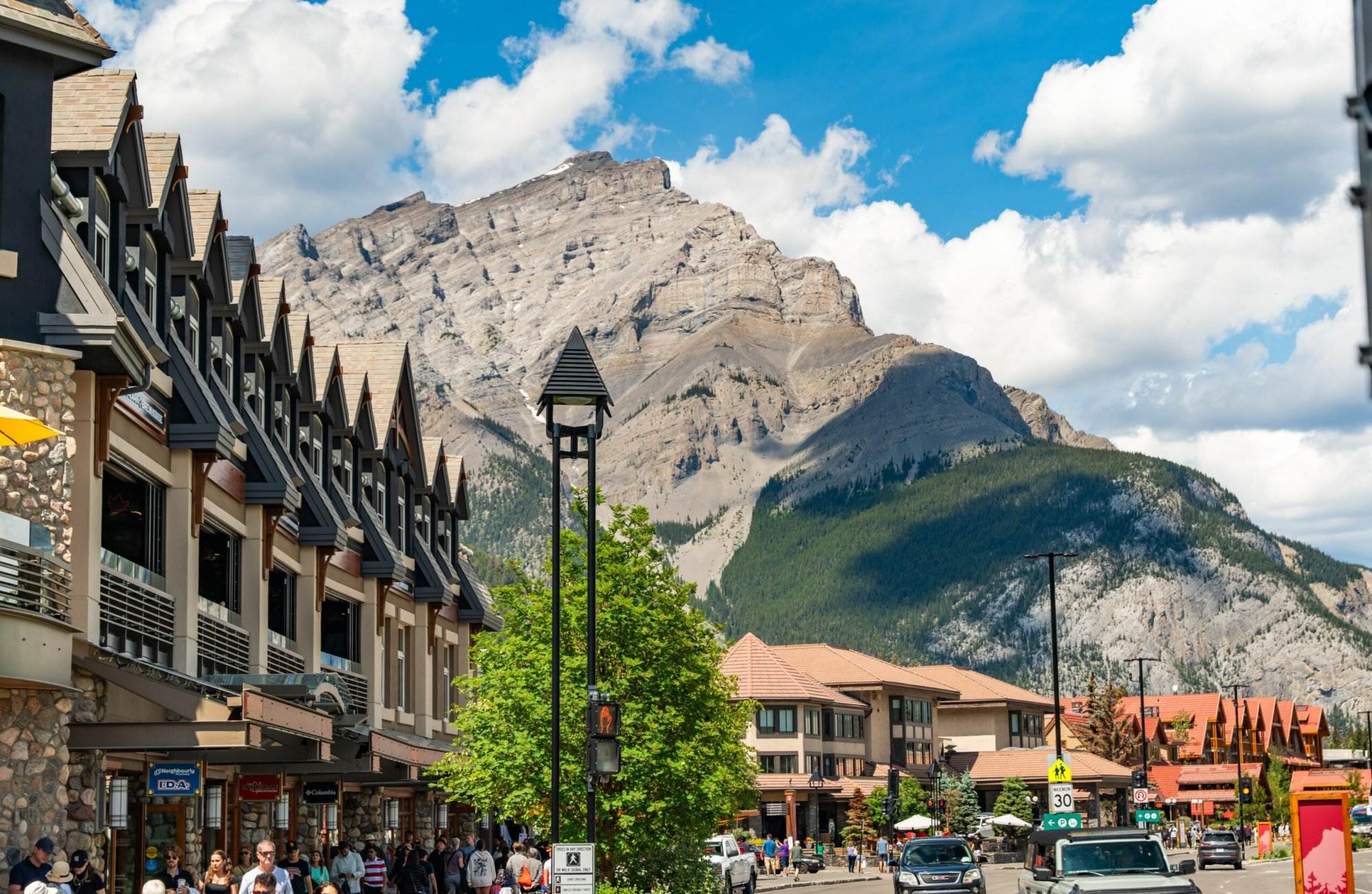 A street in Banff with mountains in the background.