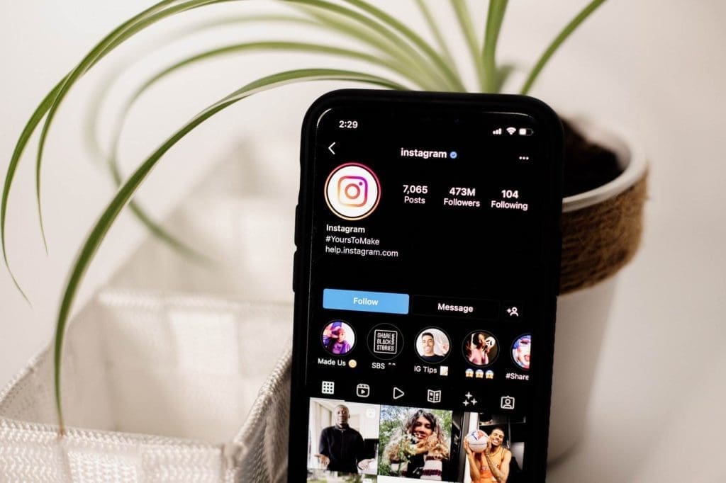 what is the benefit of advertising in instagram explore