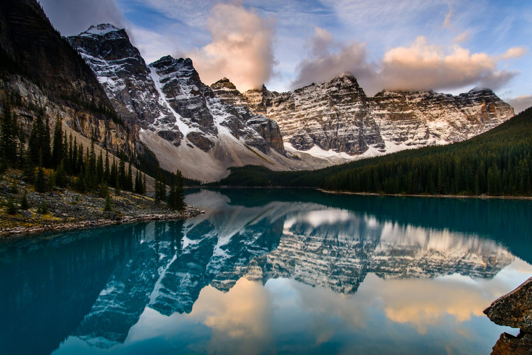 Moriane Lake, Banff, Canada
