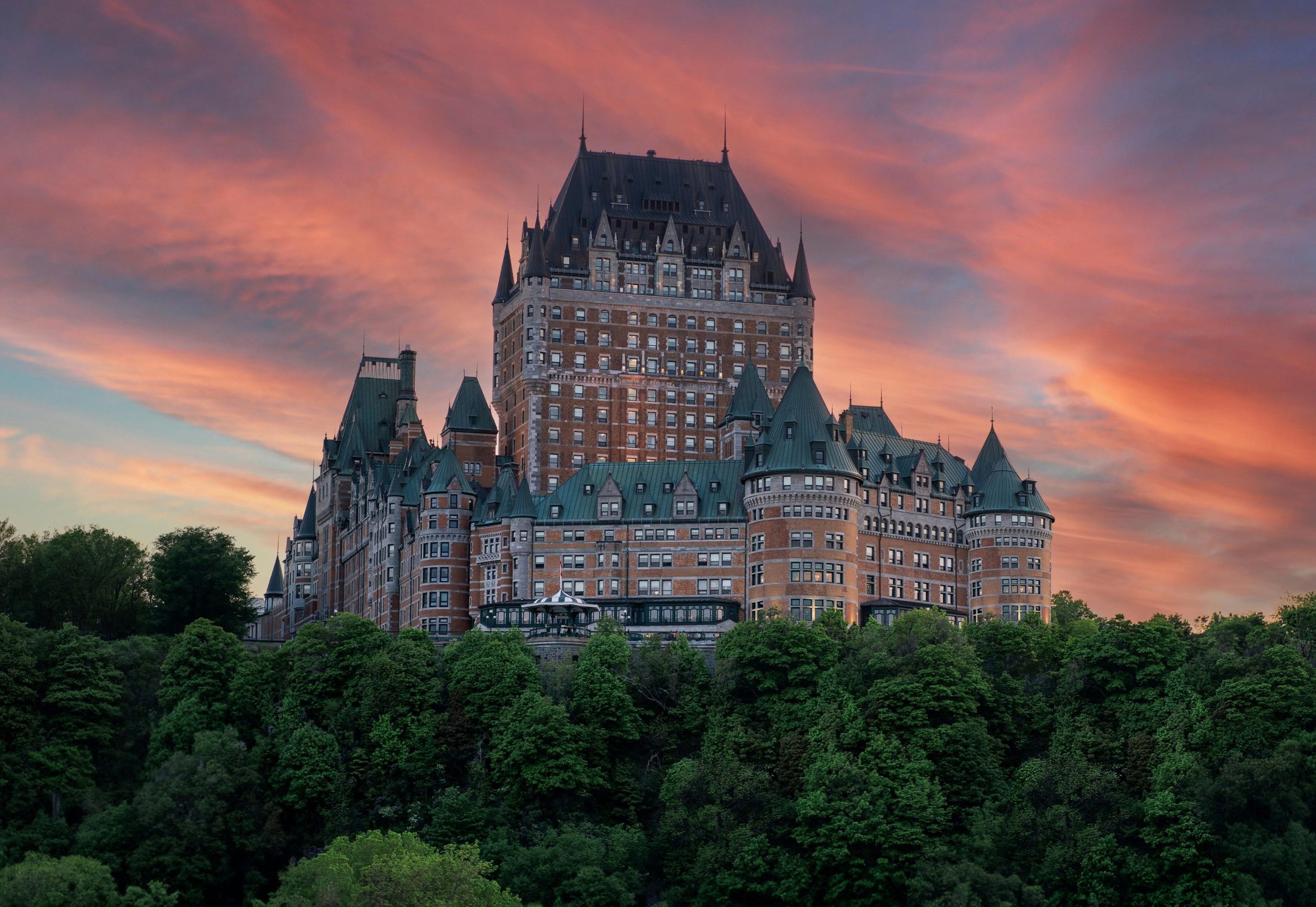A hotel with the most photographs in the world, Quebec 